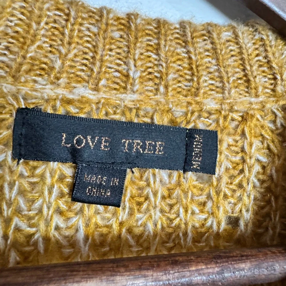 💛Love Tree Mustard Braided Sleeve Sweater Coquette Cozy Warm Size Medium‎ - Picture 7 of 11